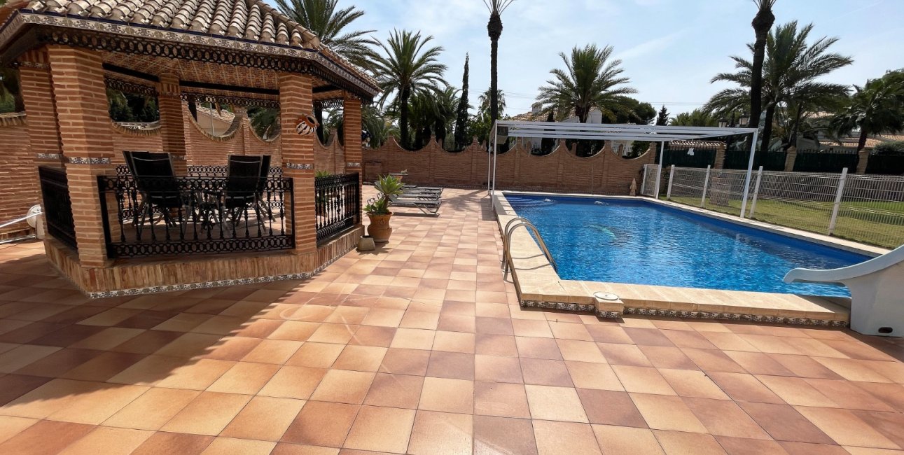 Resale - Villa -
Orihuela Costa - Cabo Roig