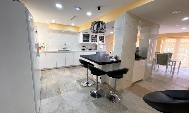 Resale - Villa -
Orihuela Costa - Cabo Roig