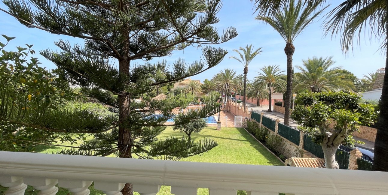 Resale - Villa -
Orihuela Costa - Cabo Roig