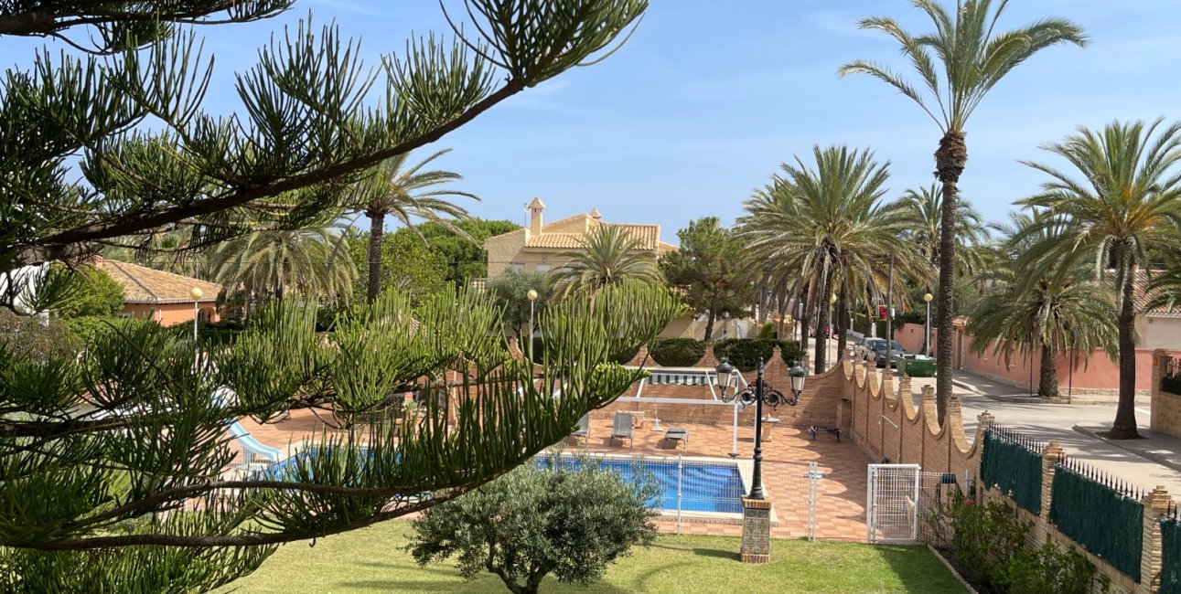 Resale - Villa -
Orihuela Costa - Cabo Roig