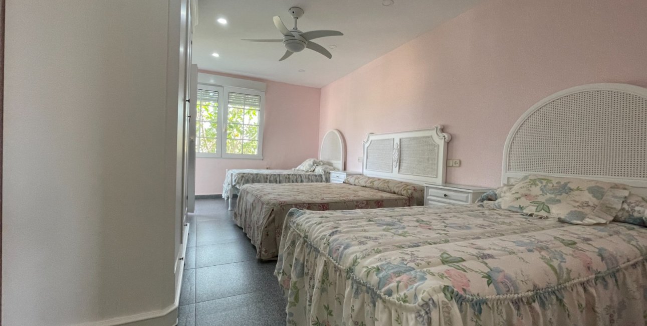 Resale - Villa -
Orihuela Costa - Cabo Roig