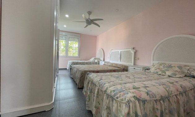 Resale - Villa -
Orihuela Costa - Cabo Roig