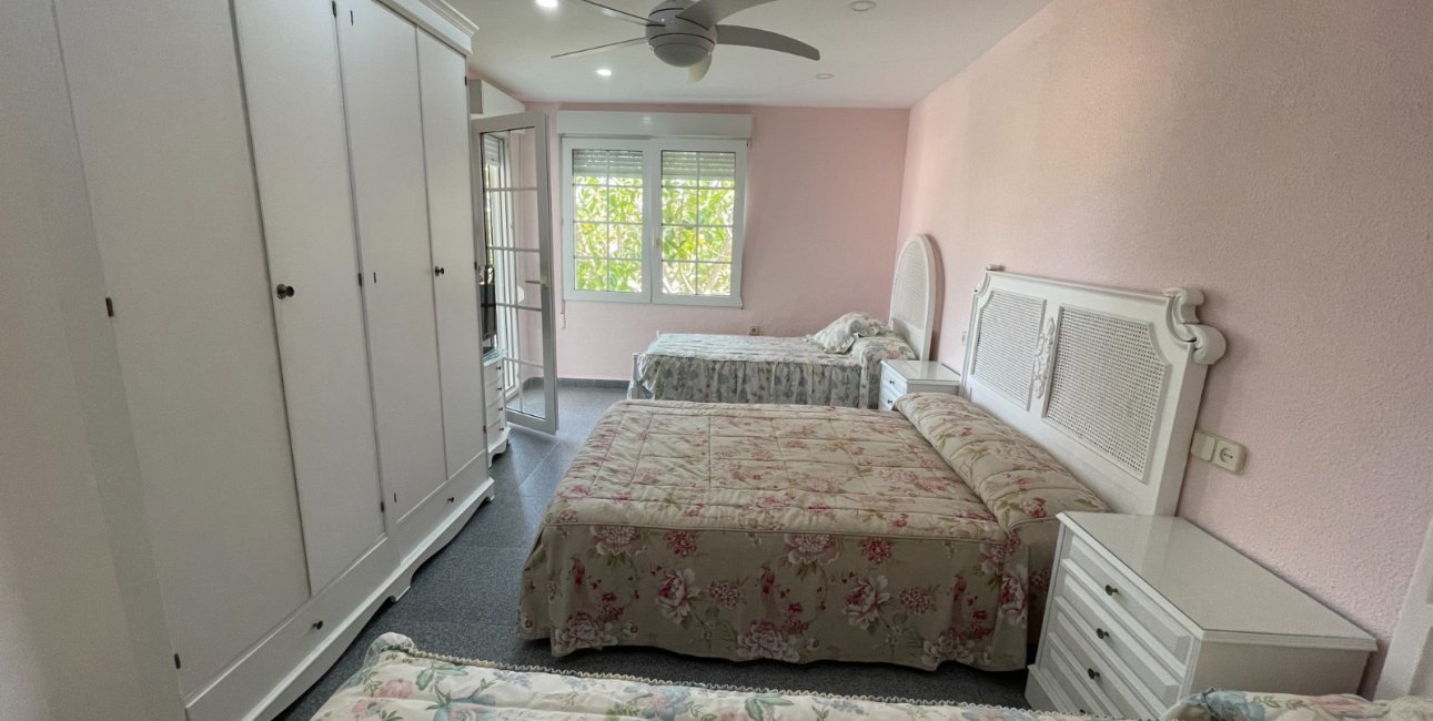 Resale - Villa -
Orihuela Costa - Cabo Roig