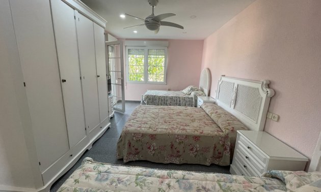 Resale - Villa -
Orihuela Costa - Cabo Roig