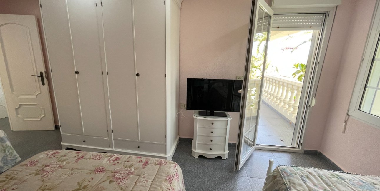Resale - Villa -
Orihuela Costa - Cabo Roig