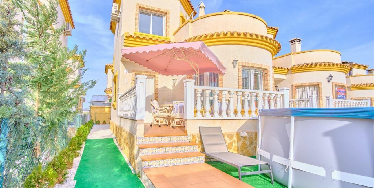 Resale - Villa -
Los Montesinos - La Herrada
