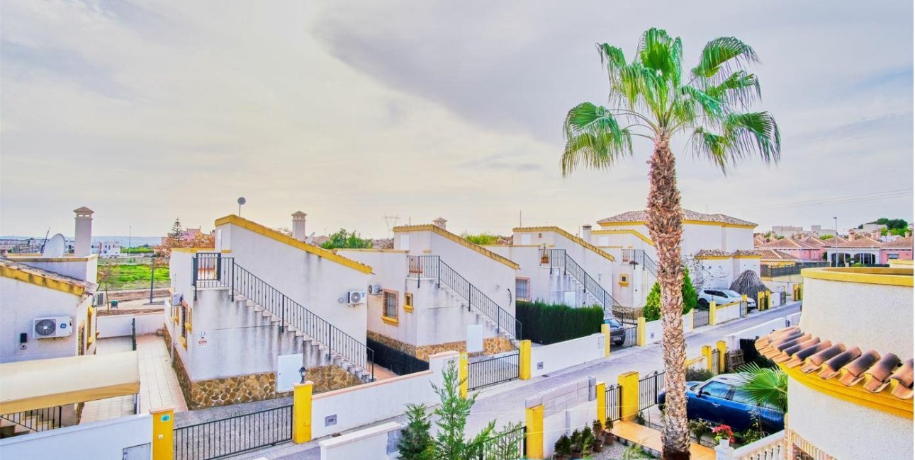 Resale - Villa -
Los Montesinos - La Herrada