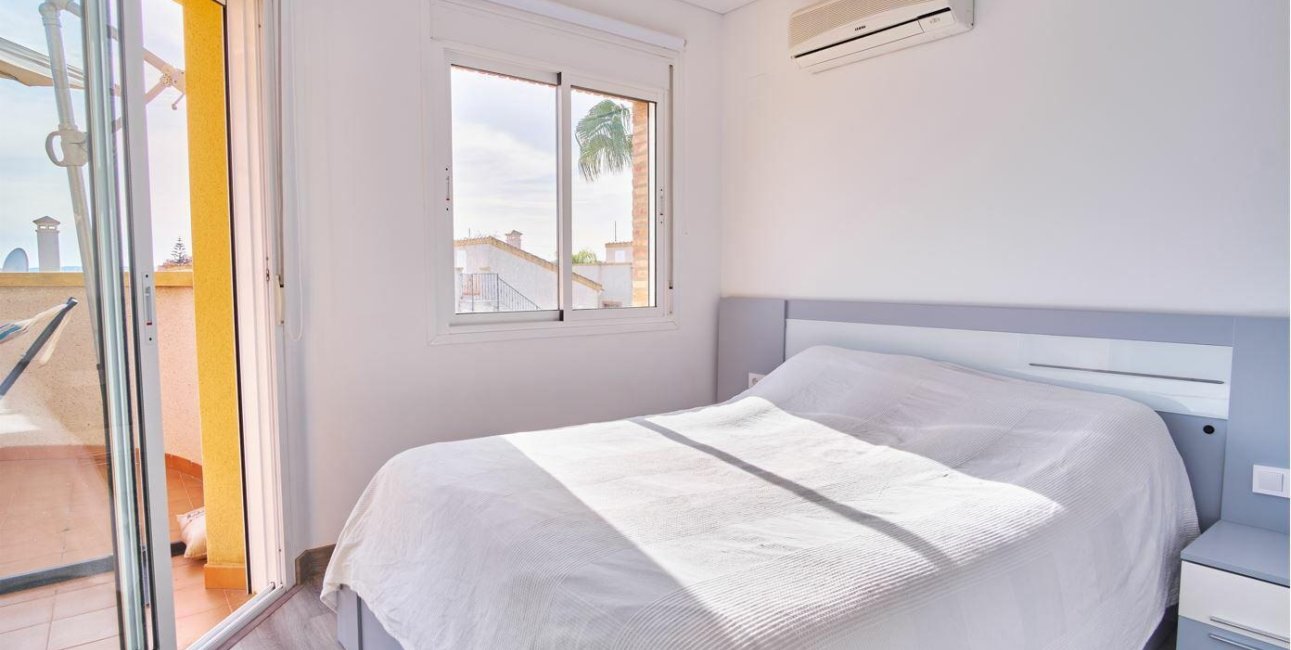 Resale - Villa -
Los Montesinos - La Herrada