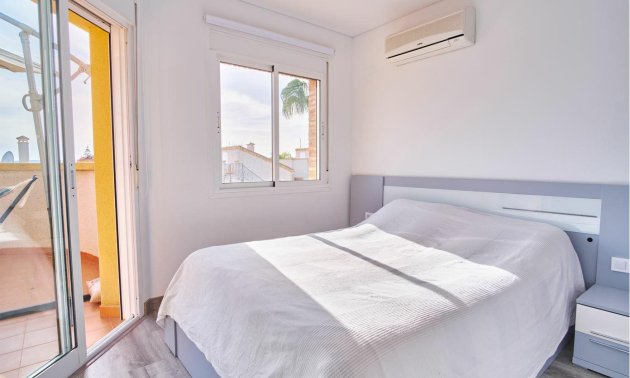 Resale - Villa -
Los Montesinos - La Herrada