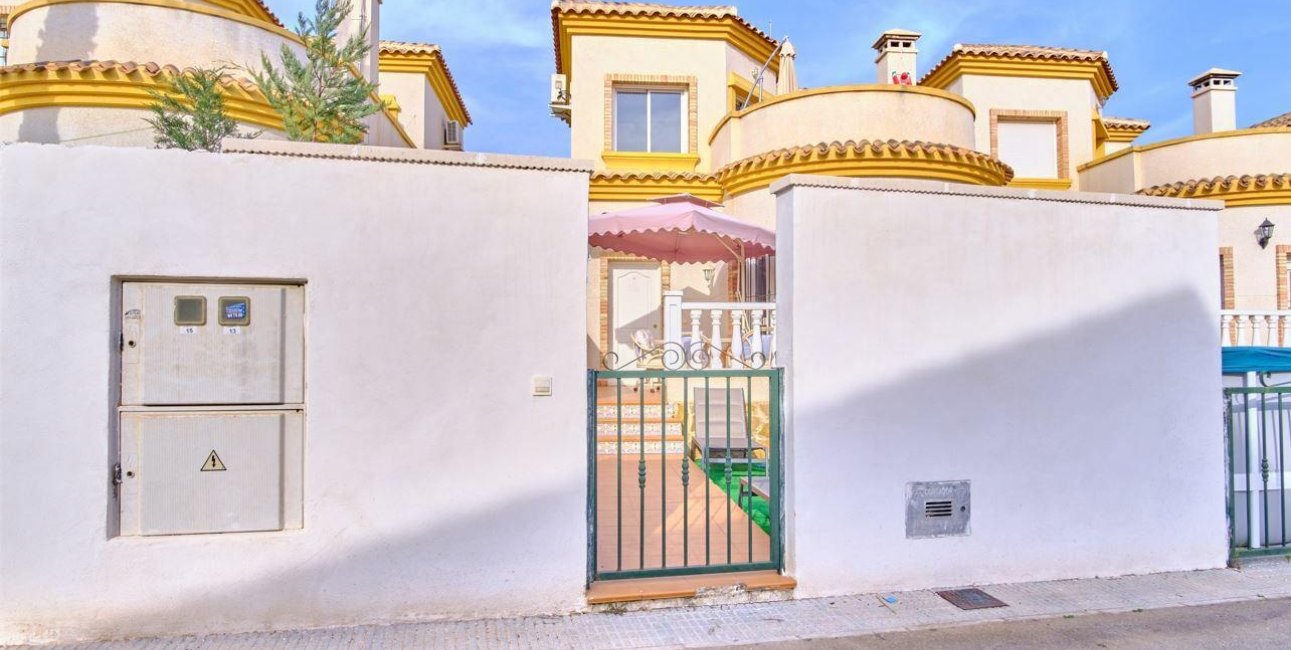 Resale - Villa -
Los Montesinos - La Herrada