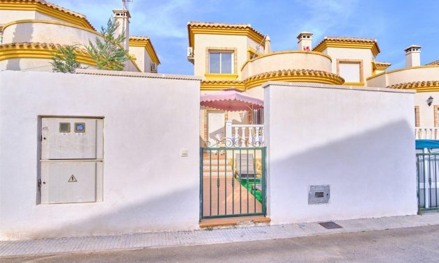 Resale - Villa -
Los Montesinos - La Herrada