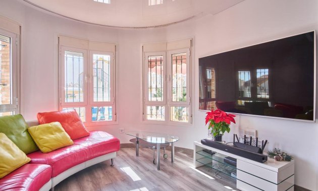 Resale - Villa -
Los Montesinos - La Herrada