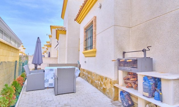 Resale - Villa -
Los Montesinos - La Herrada
