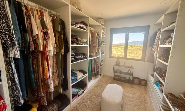 Resale - Country House -
Pinoso - Pinoso - Country