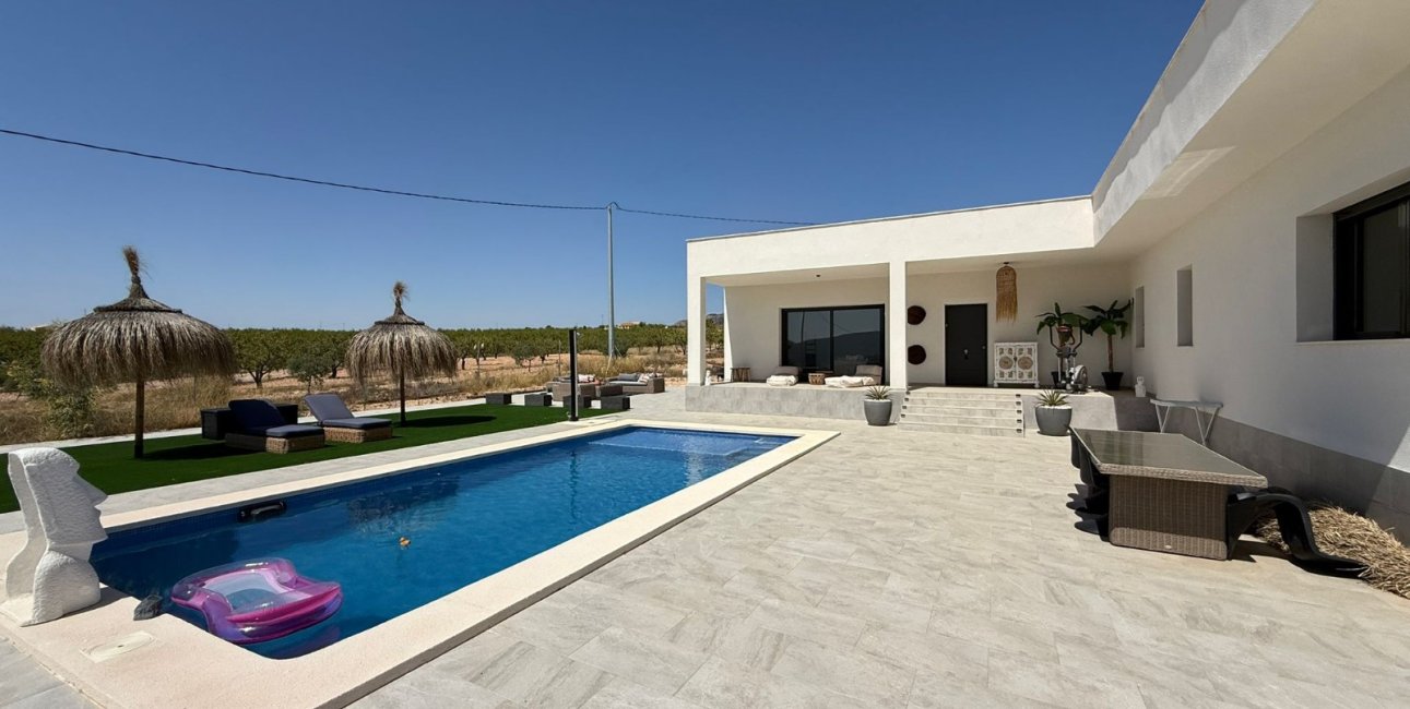 Resale - Country House -
Pinoso - Pinoso - Country