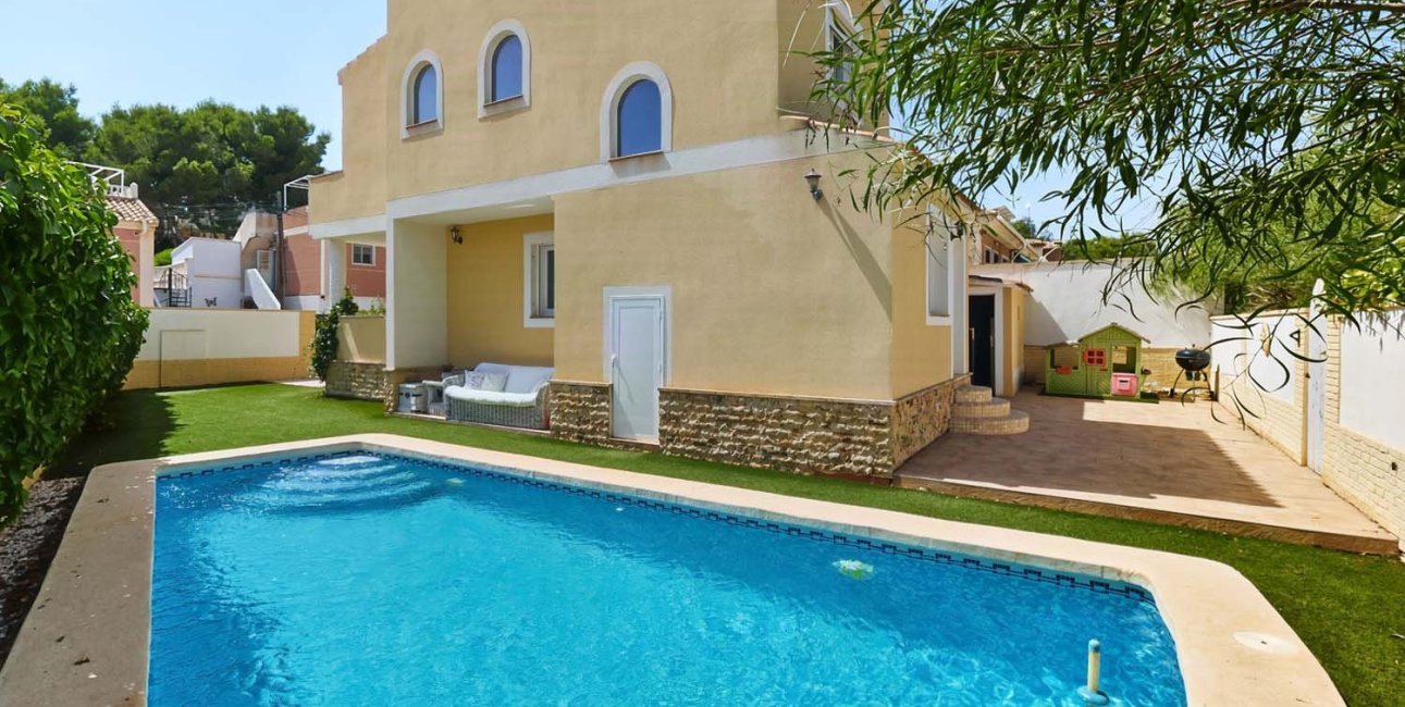 Resale - Villa -
Pinar de Campoverde - Pinar de Campoverde - Village