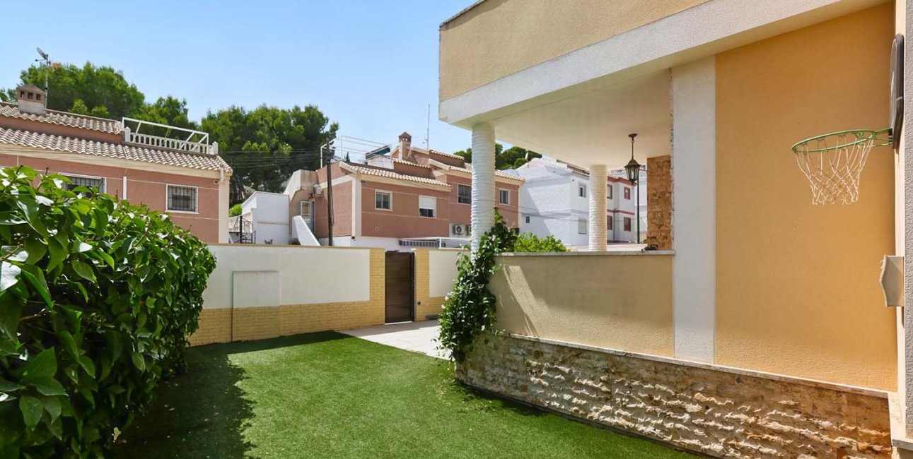 Resale - Villa -
Pinar de Campoverde - Pinar de Campoverde - Village