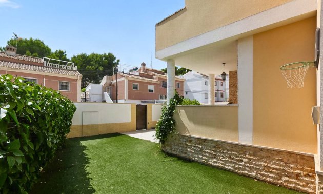 Resale - Villa -
Pinar de Campoverde - Pinar de Campoverde - Village