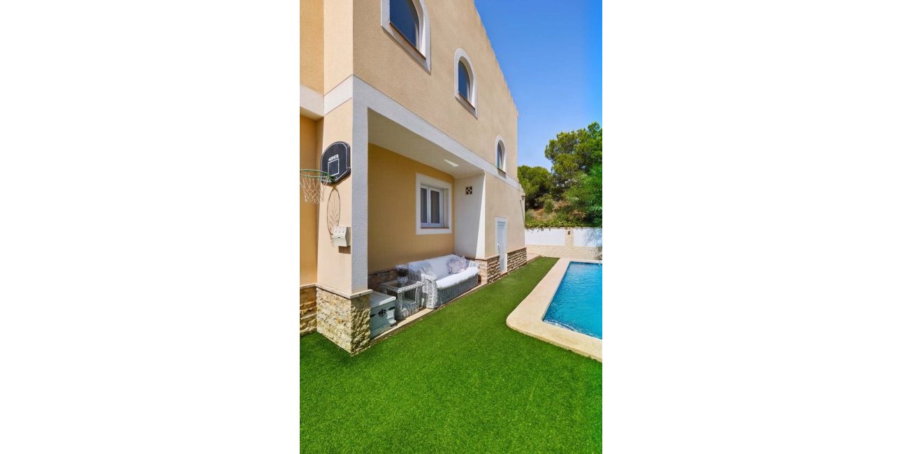 Resale - Villa -
Pinar de Campoverde - Pinar de Campoverde - Village