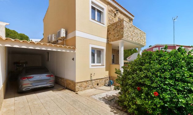 Resale - Villa -
Pinar de Campoverde - Pinar de Campoverde - Village