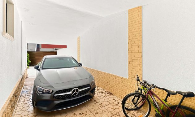 Resale - Villa -
Pinar de Campoverde - Pinar de Campoverde - Village