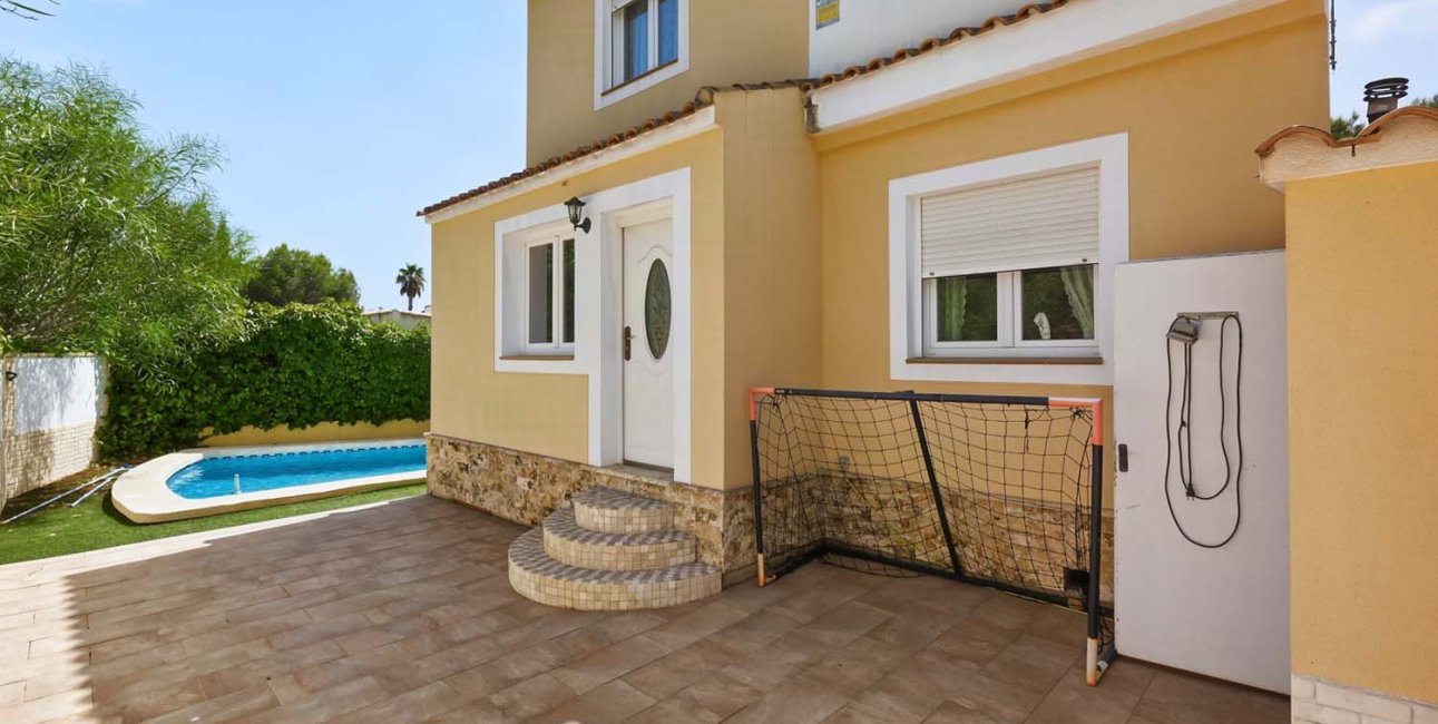 Resale - Villa -
Pinar de Campoverde - Pinar de Campoverde - Village