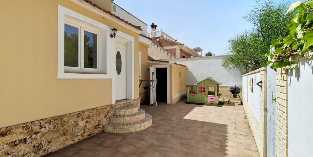Resale - Villa -
Pinar de Campoverde - Pinar de Campoverde - Village