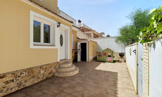 Resale - Villa -
Pinar de Campoverde - Pinar de Campoverde - Village