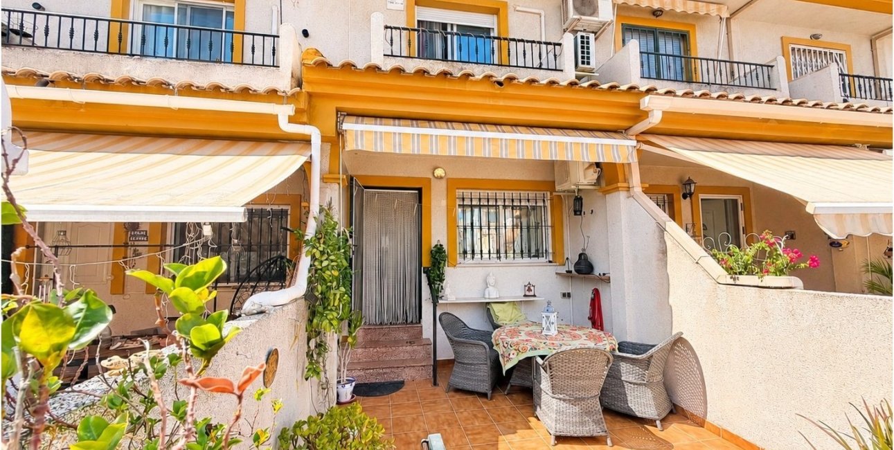 Resale - Townhouse -
Daya Nueva - Daya Nueva - Town