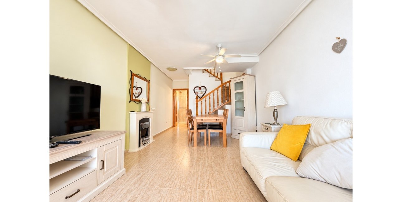 Resale - Townhouse -
Daya Nueva - Daya Nueva - Town