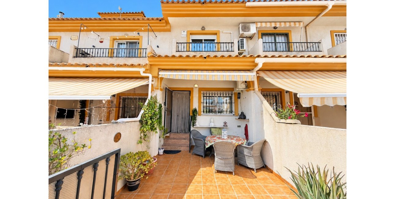 Resale - Townhouse -
Daya Nueva - Daya Nueva - Town