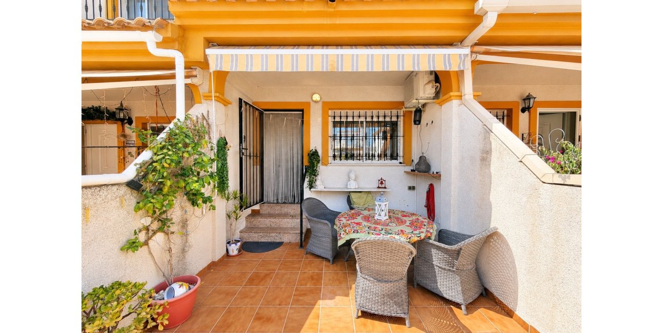 Resale - Townhouse -
Daya Nueva - Daya Nueva - Town