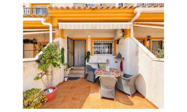 Resale - Townhouse -
Daya Nueva - Daya Nueva - Town