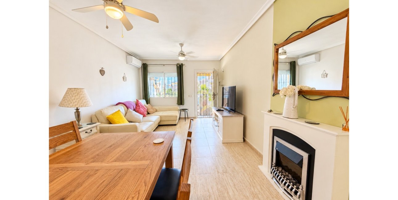 Resale - Townhouse -
Daya Nueva - Daya Nueva - Town