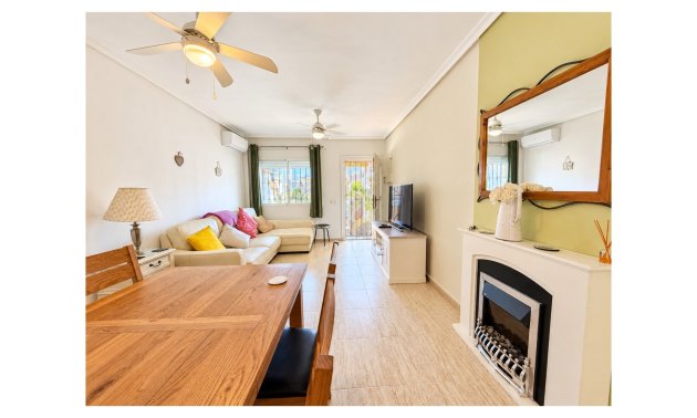 Resale - Townhouse -
Daya Nueva - Daya Nueva - Town