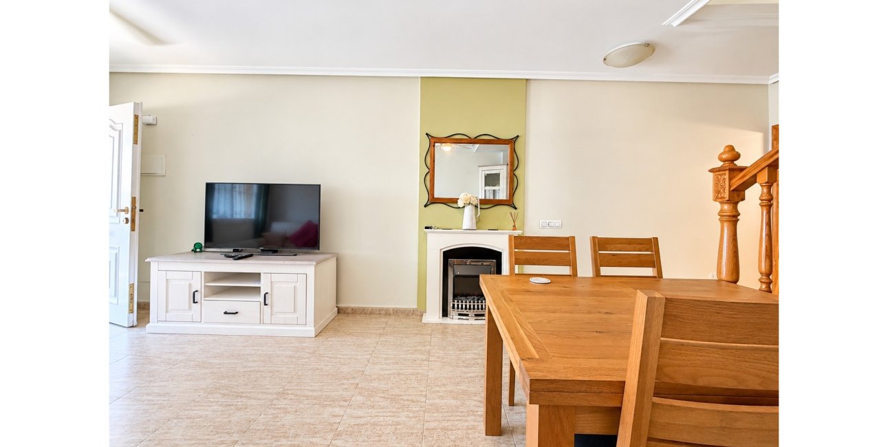 Resale - Townhouse -
Daya Nueva - Daya Nueva - Town