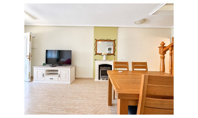 Resale - Townhouse -
Daya Nueva - Daya Nueva - Town