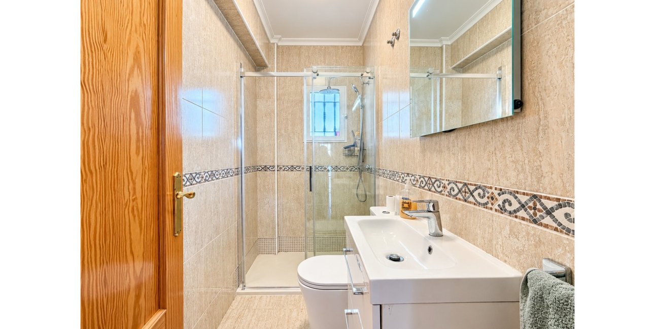 Resale - Townhouse -
Daya Nueva - Daya Nueva - Town