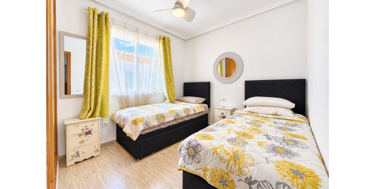Resale - Townhouse -
Daya Nueva - Daya Nueva - Town