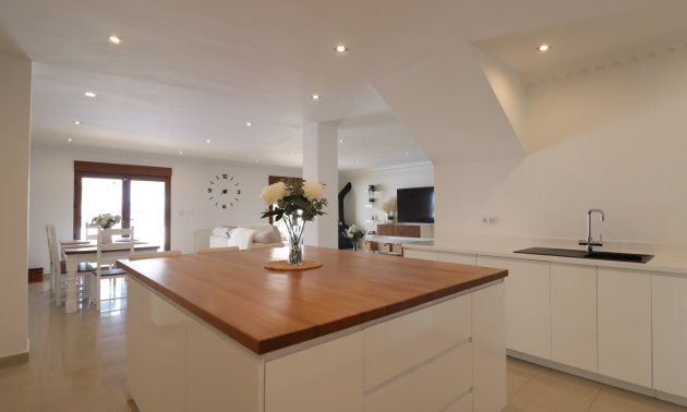 Resale - Villa -
Algorfa - Lomas de La Juliana