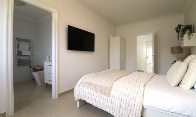 Resale - Villa -
Algorfa - Lomas de La Juliana