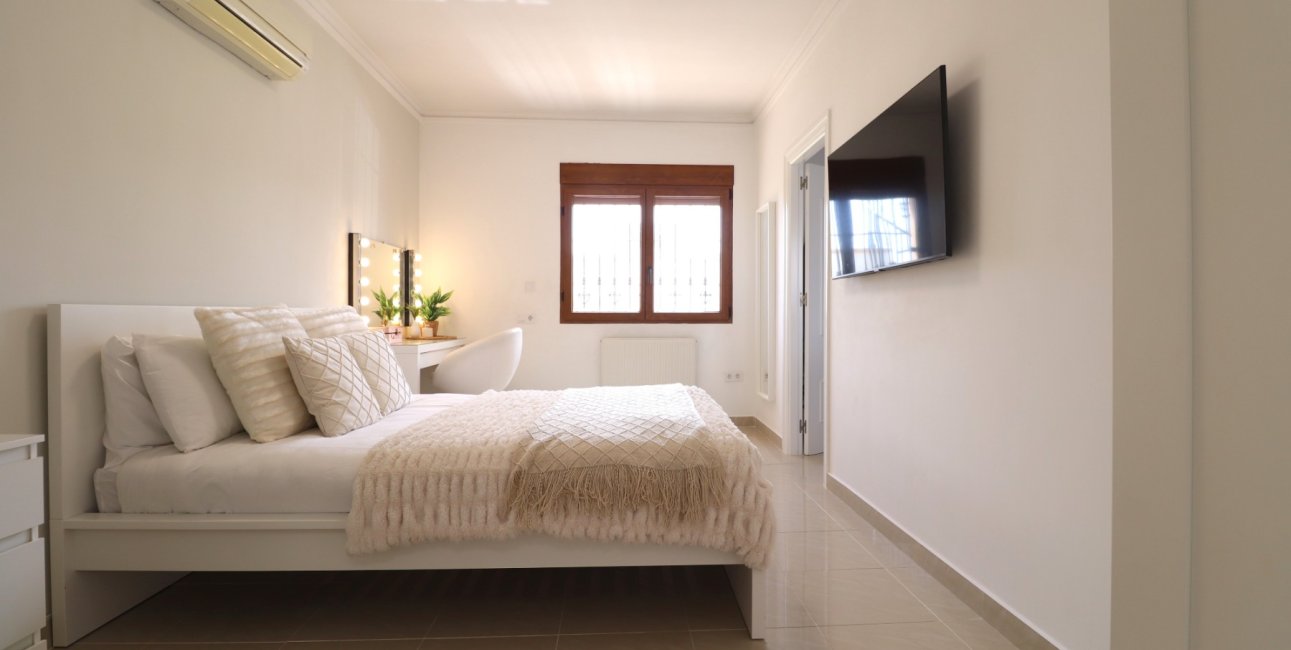 Resale - Villa -
Algorfa - Lomas de La Juliana