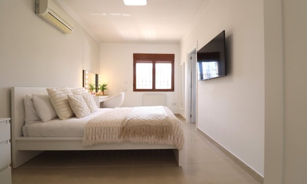 Resale - Villa -
Algorfa - Lomas de La Juliana