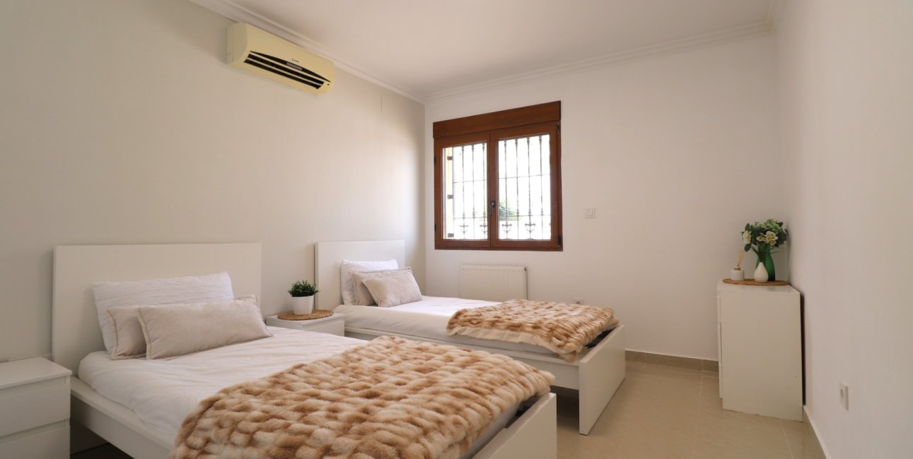 Resale - Villa -
Algorfa - Lomas de La Juliana