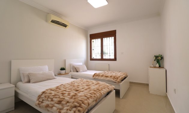Resale - Villa -
Algorfa - Lomas de La Juliana