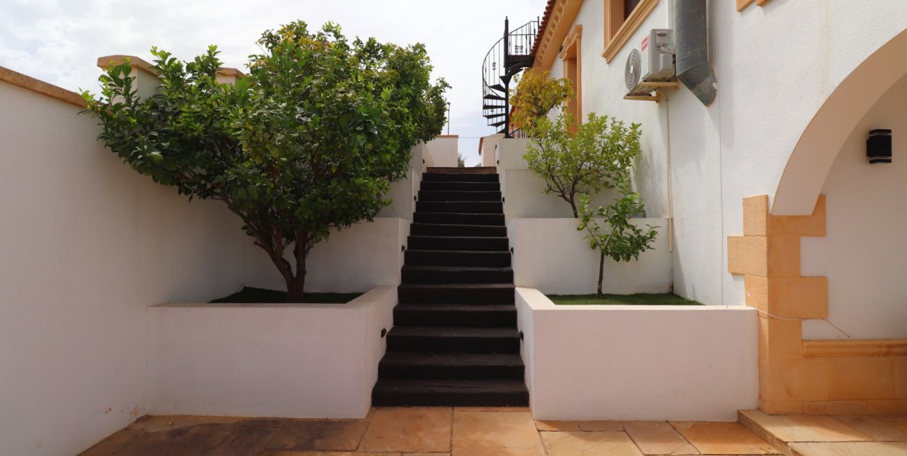 Resale - Villa -
Algorfa - Lomas de La Juliana