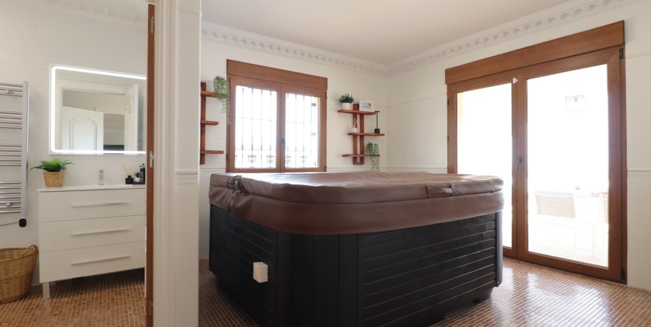 Resale - Villa -
Algorfa - Lomas de La Juliana