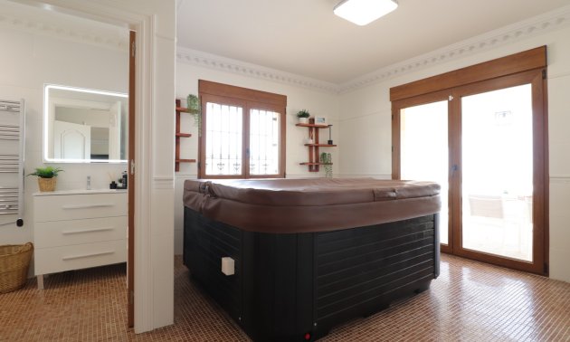 Resale - Villa -
Algorfa - Lomas de La Juliana