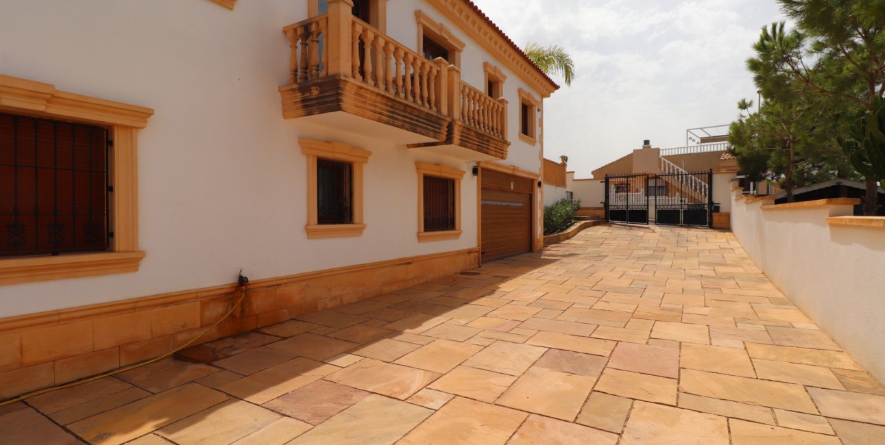 Resale - Villa -
Algorfa - Lomas de La Juliana