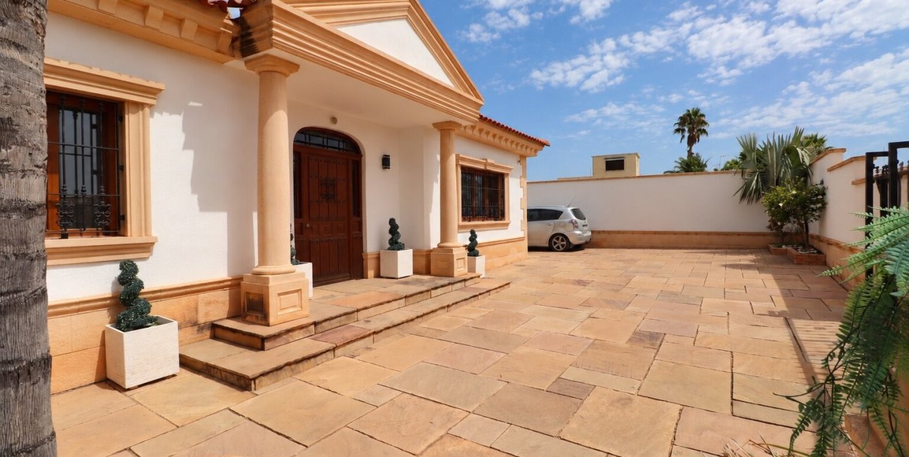 Resale - Villa -
Algorfa - Lomas de La Juliana